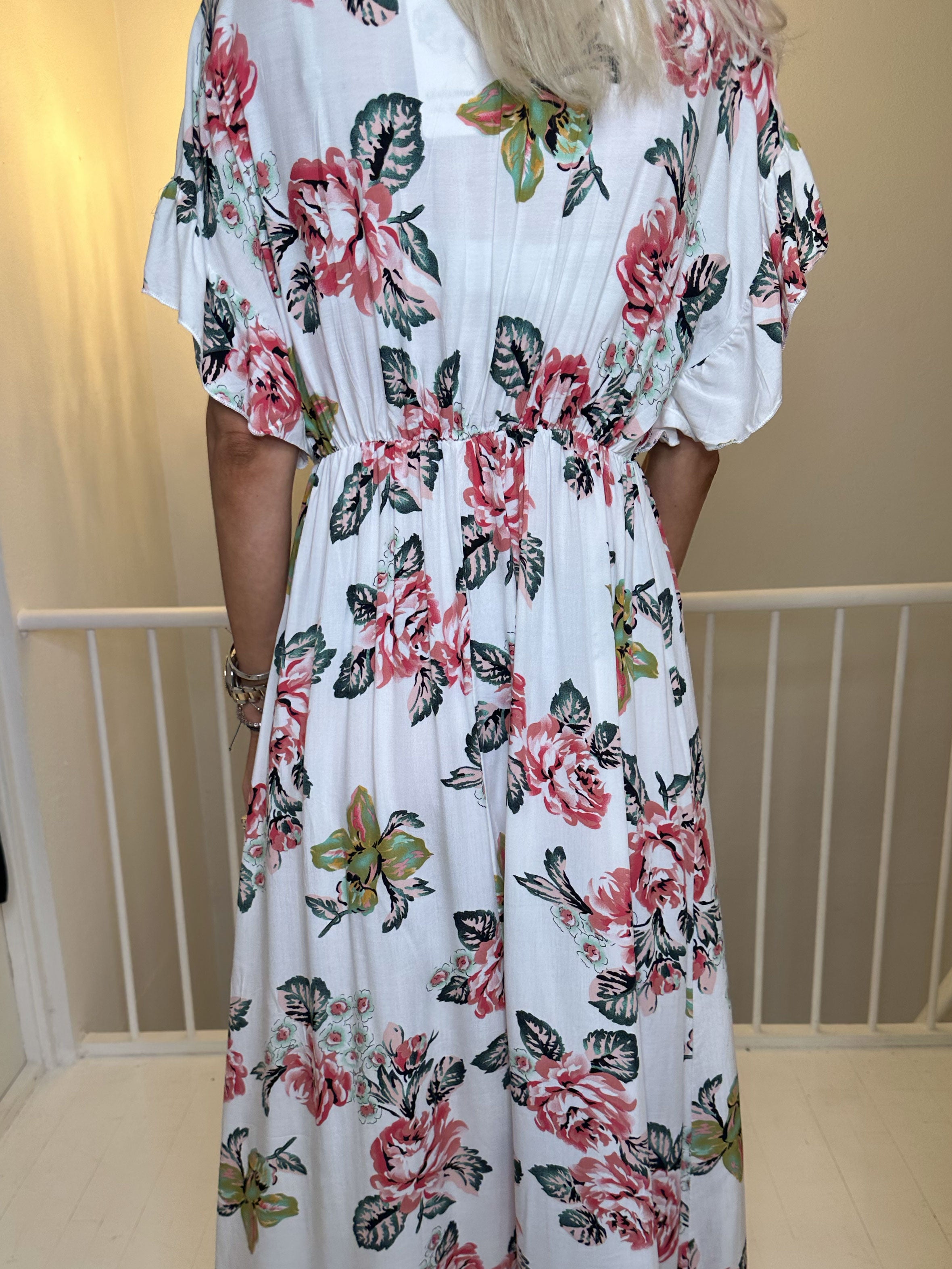 Alina Rose - Lang sommerkjole i blomsterprint med træknapper